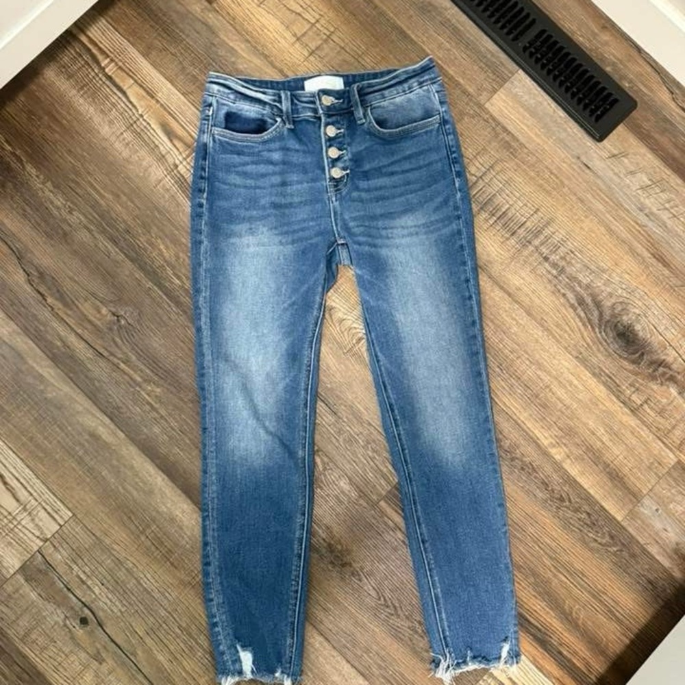 Stylish Blue Button-Fly Women's Cropped Jeans